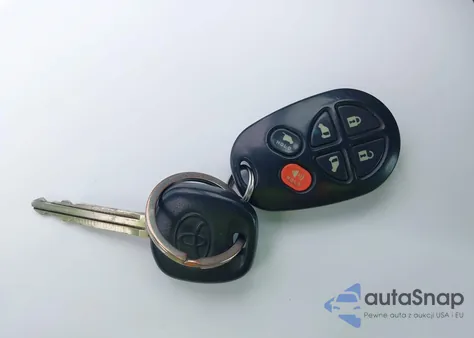 2010 Toyota Sienna Xle/Xle Limited z USA, uszkodzony, nr VIN 5TDYK4CC9AS293387